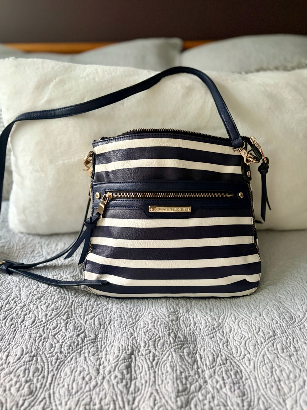 Poppy & Peonies Everday Crossbody in Navy and White Striped with Gold Hardware - Picture 2 of 10